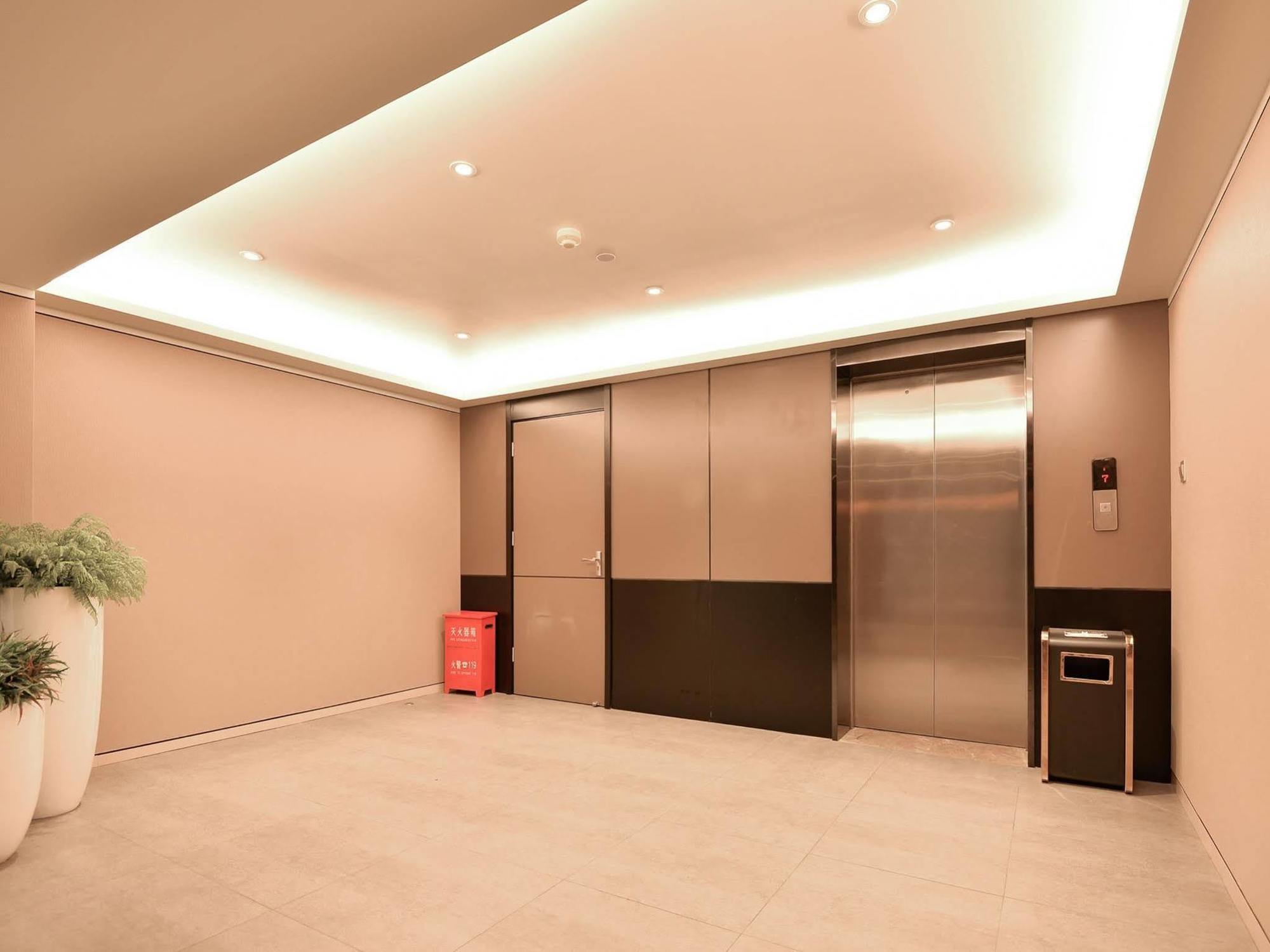 Home Inns Plus Shanghai Xujiahui Branch Zewnętrze zdjęcie