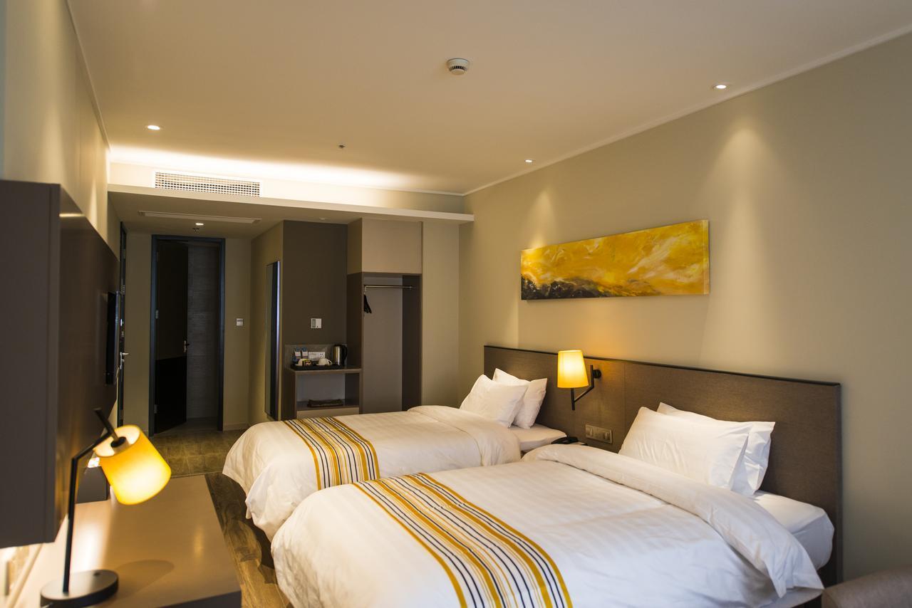 Home Inns Plus Shanghai Xujiahui Branch Zewnętrze zdjęcie