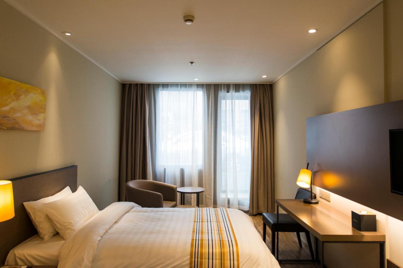 Home Inns Plus Shanghai Xujiahui Branch Zewnętrze zdjęcie