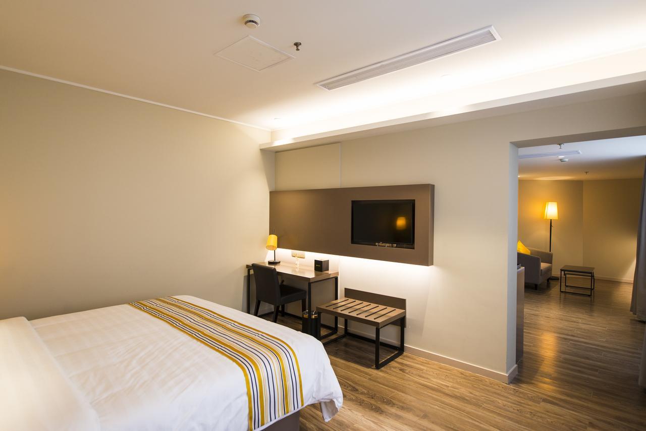 Home Inns Plus Shanghai Xujiahui Branch Zewnętrze zdjęcie
