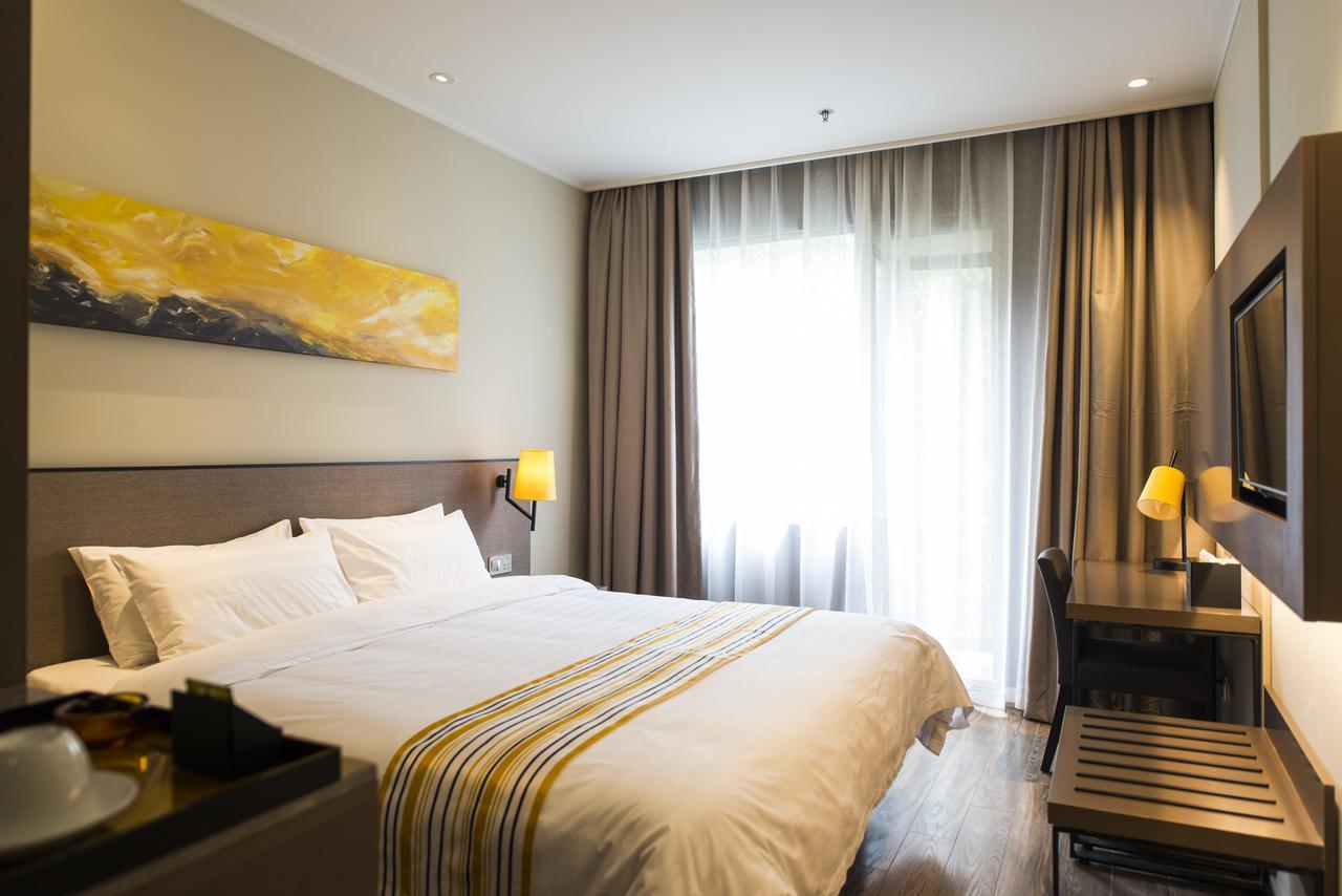 Home Inns Plus Shanghai Xujiahui Branch Zewnętrze zdjęcie