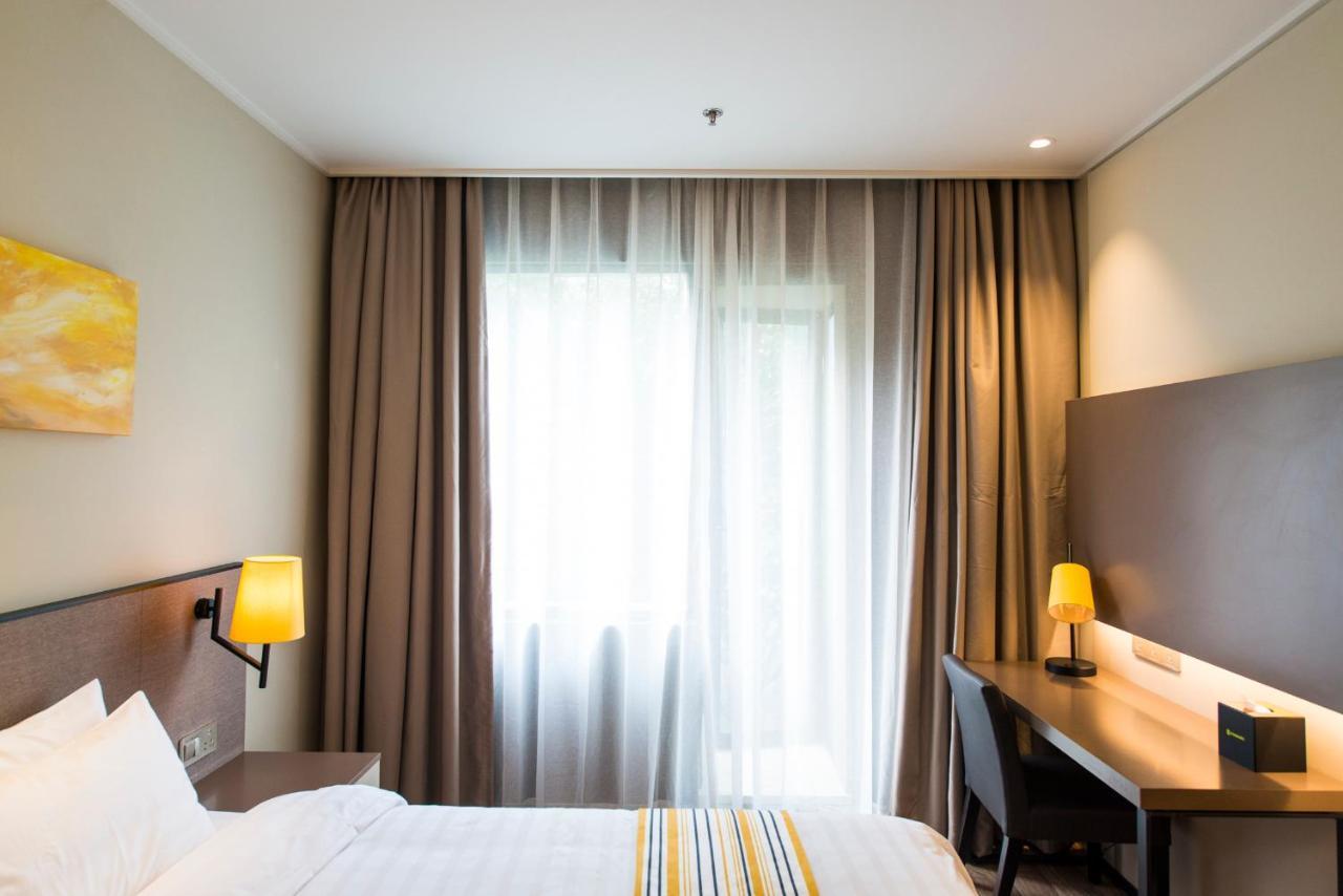 Home Inns Plus Shanghai Xujiahui Branch Zewnętrze zdjęcie