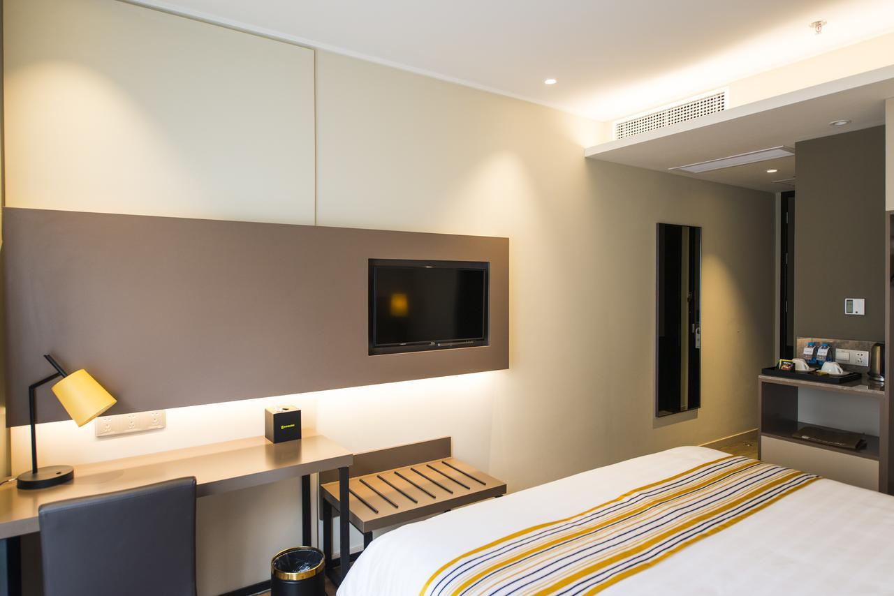 Home Inns Plus Shanghai Xujiahui Branch Zewnętrze zdjęcie