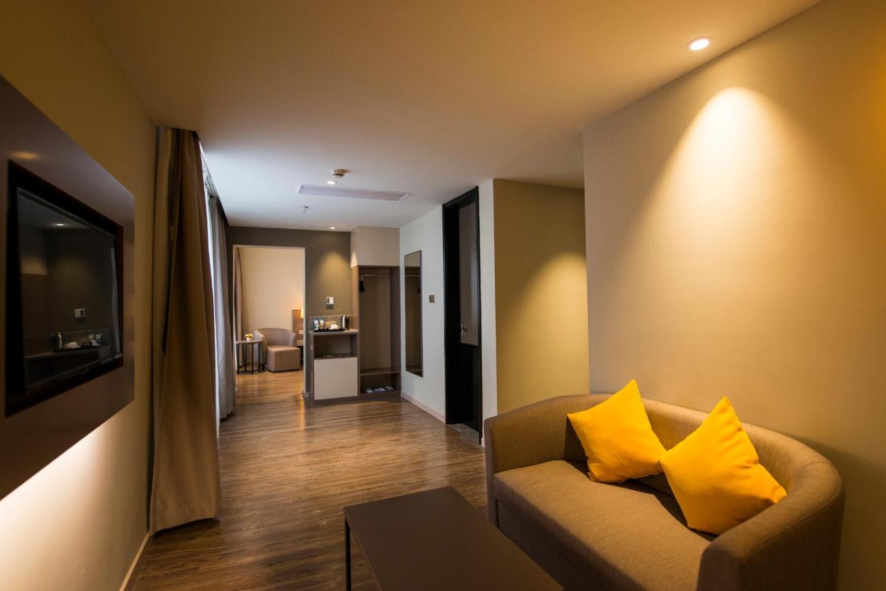 Home Inns Plus Shanghai Xujiahui Branch Zewnętrze zdjęcie
