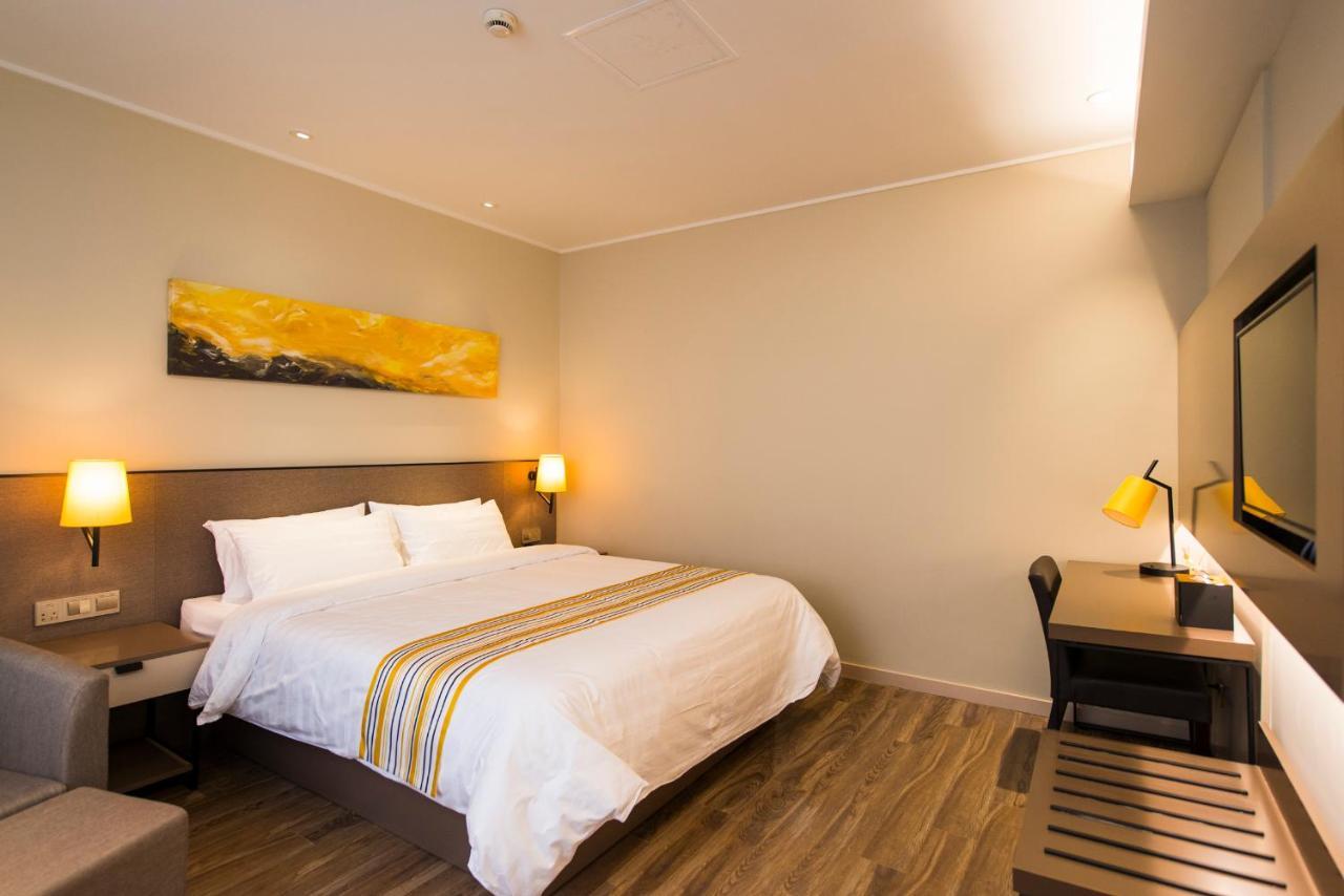 Home Inns Plus Shanghai Xujiahui Branch Zewnętrze zdjęcie