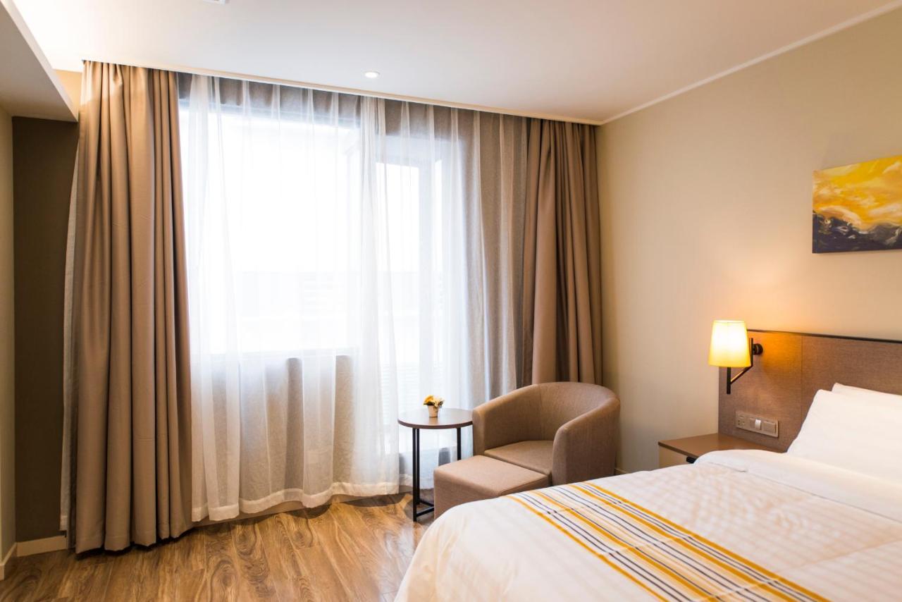 Home Inns Plus Shanghai Xujiahui Branch Zewnętrze zdjęcie